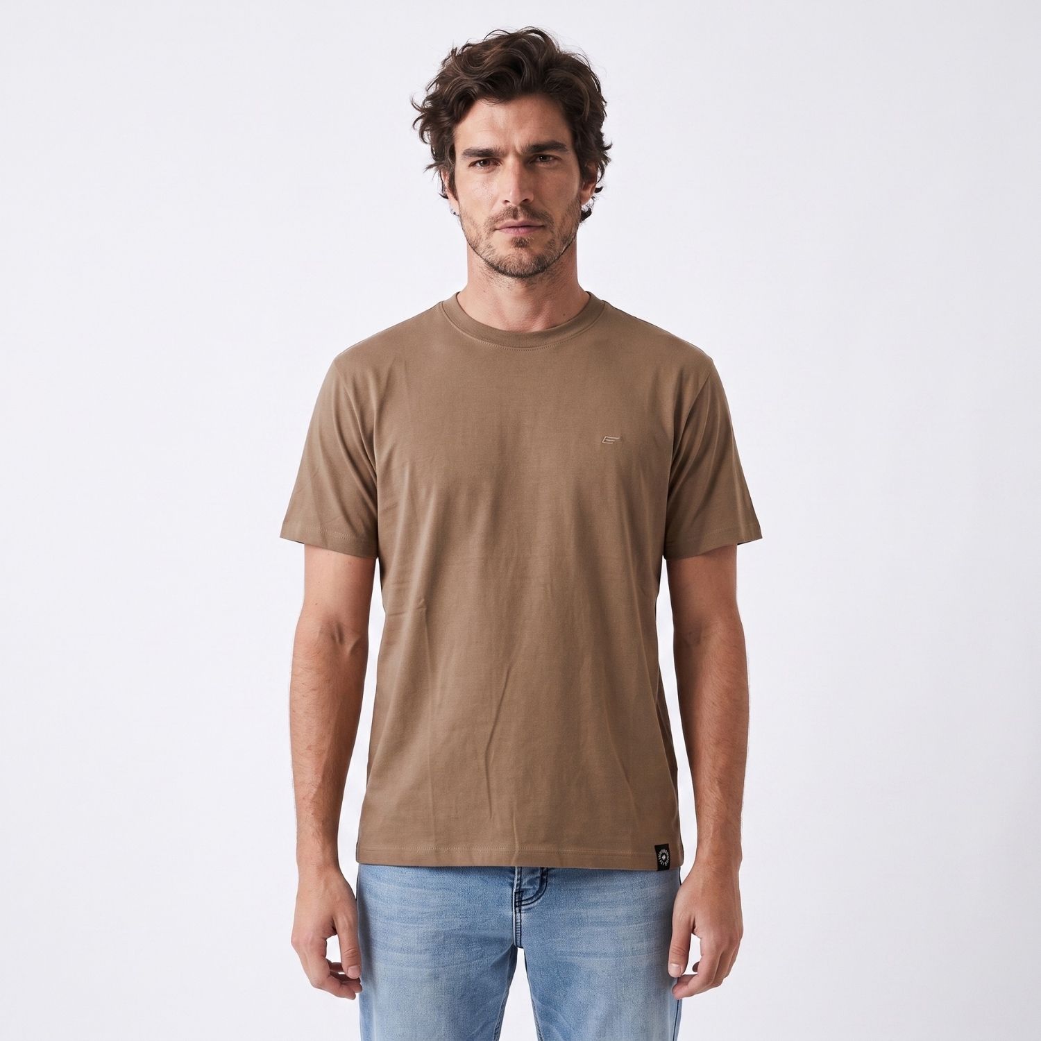 Polera Hombre MC Basica Logo Embroidery Arcilla